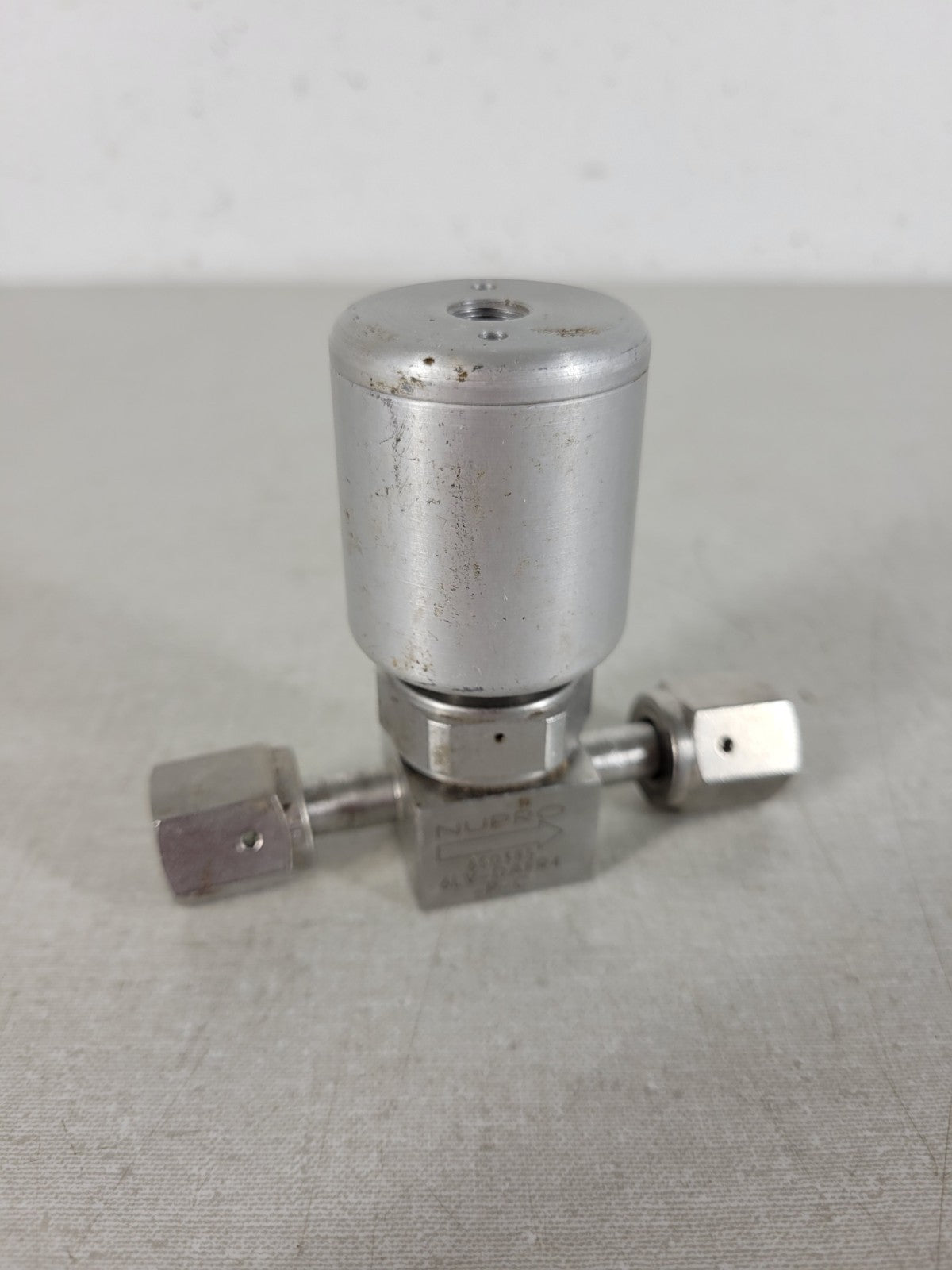 Swagelok Nupro 6LV-DAFR4-P-C 1/4" VCR Ultra High Purity Pneumatic Bellows Valve