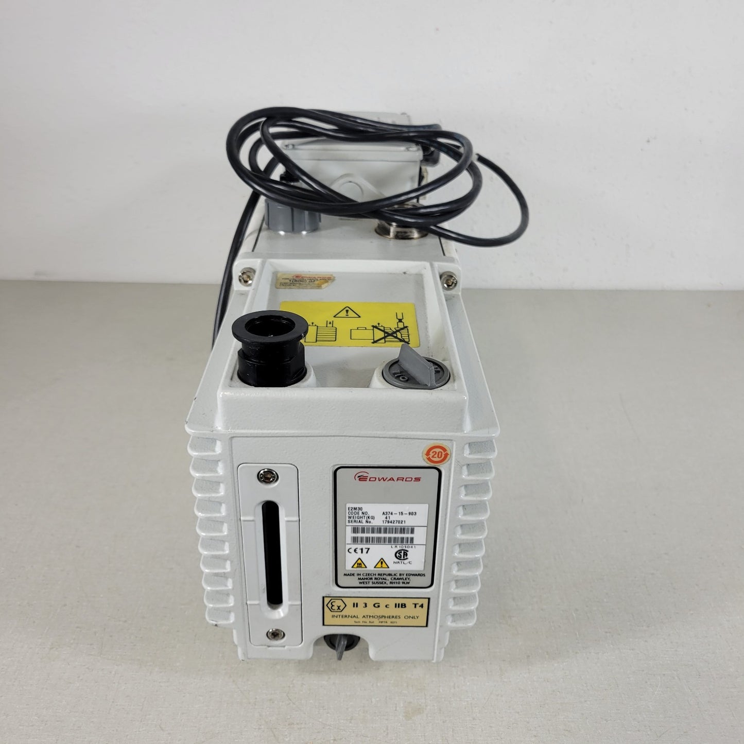 TESTED to 9E-4 Torr Edwards E2M30 Roughing Vacuum Pump KF25 220-240V 5A Rotary