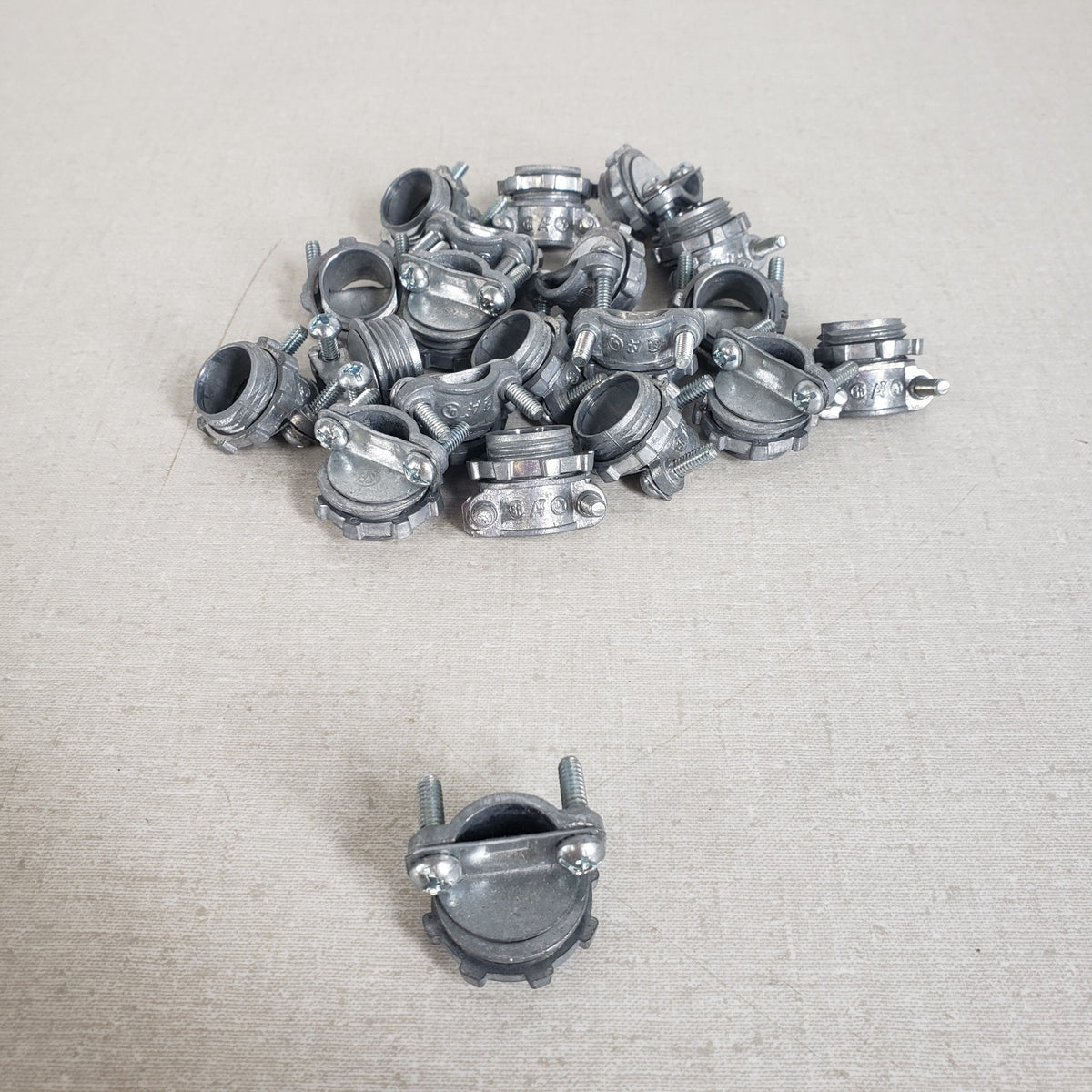 Arlington 841 3/8" NM Romex Cable Connectors Zinc 2-Screw 1/2" KO Lot 22