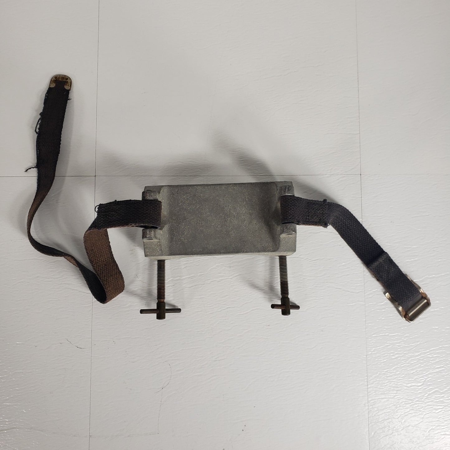 Double Bench Mount Gas Cylinder Bracket Tank Holder with Clamp Restraint