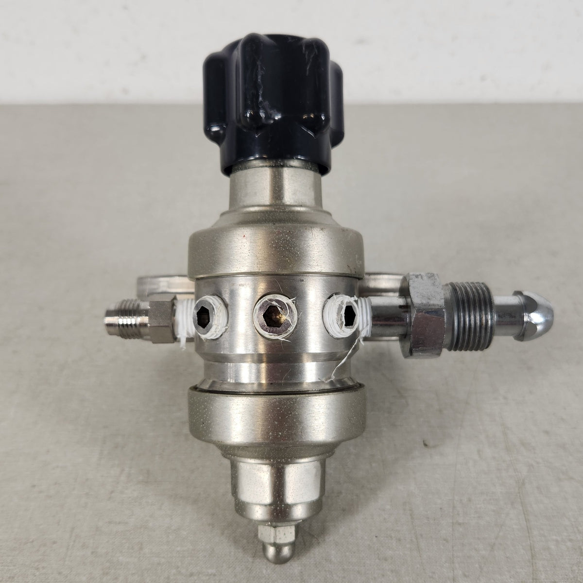 Veriflo DSG752S5807PG Stainless Steel Dual Gauge Gas Pressure Regulator CGA580