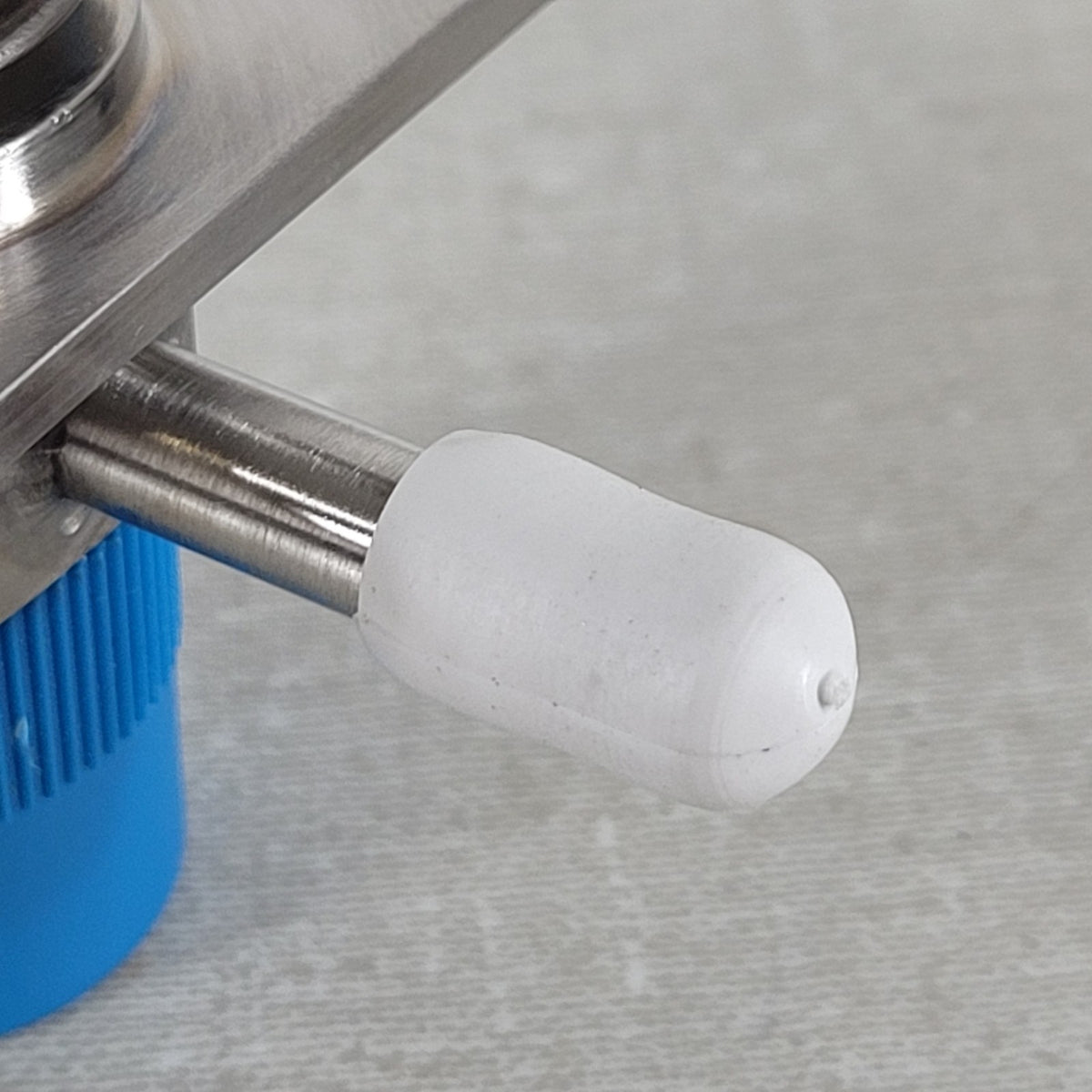Pneumatic Bellows-Sealed Vacuum Linear Motion Feedthrough Actuator
