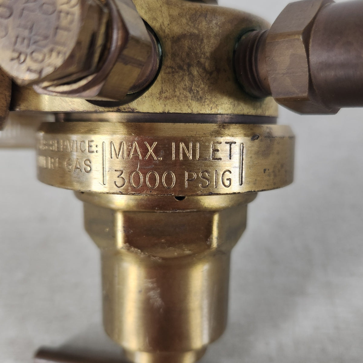 Victor VTS250C Two Stage Inert Gas Regulator 3000 PSI Dual Gauge CGA 580