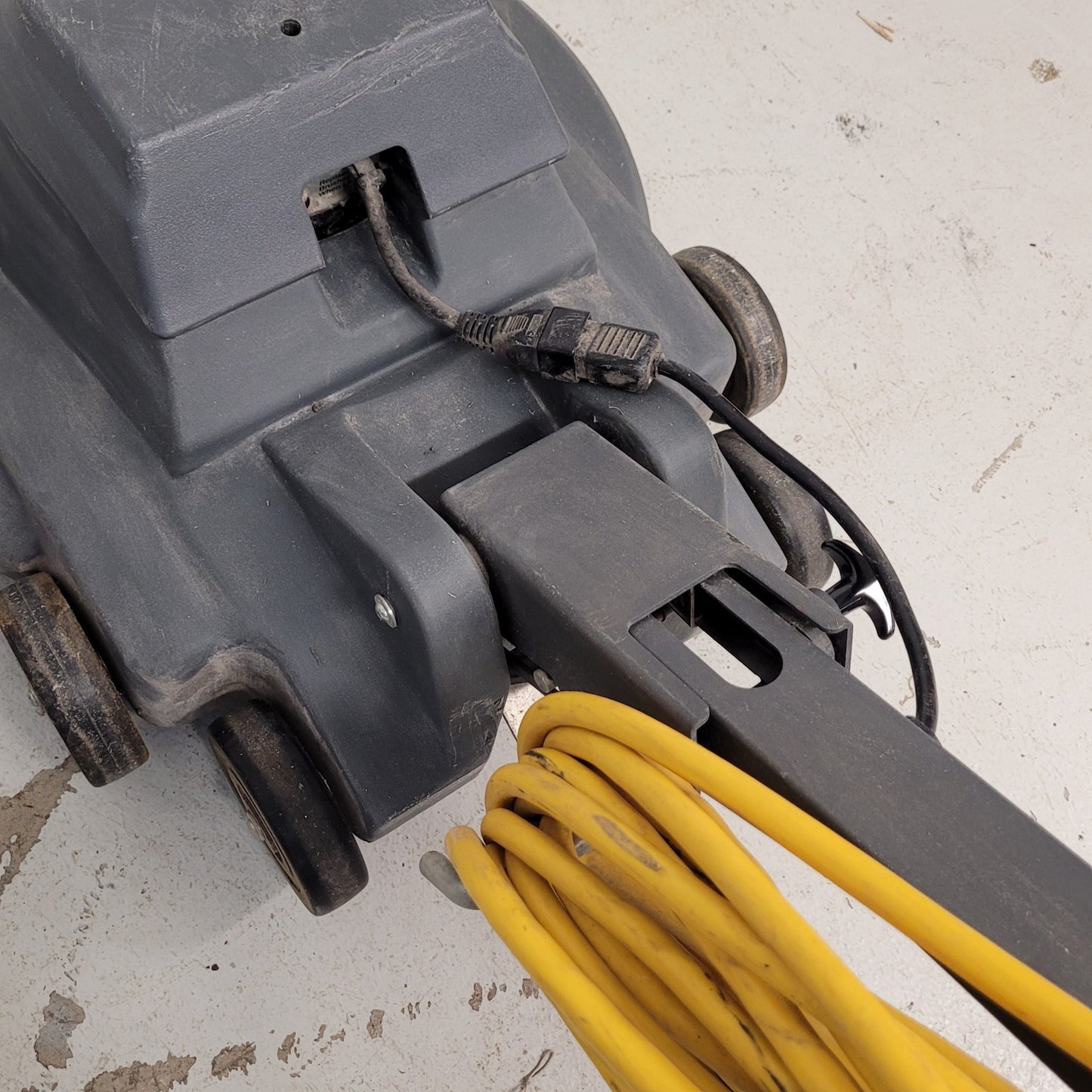 Nilfisk Advance Advolution 20XP 01520A 20" Dust Control Floor Burnisher Tested