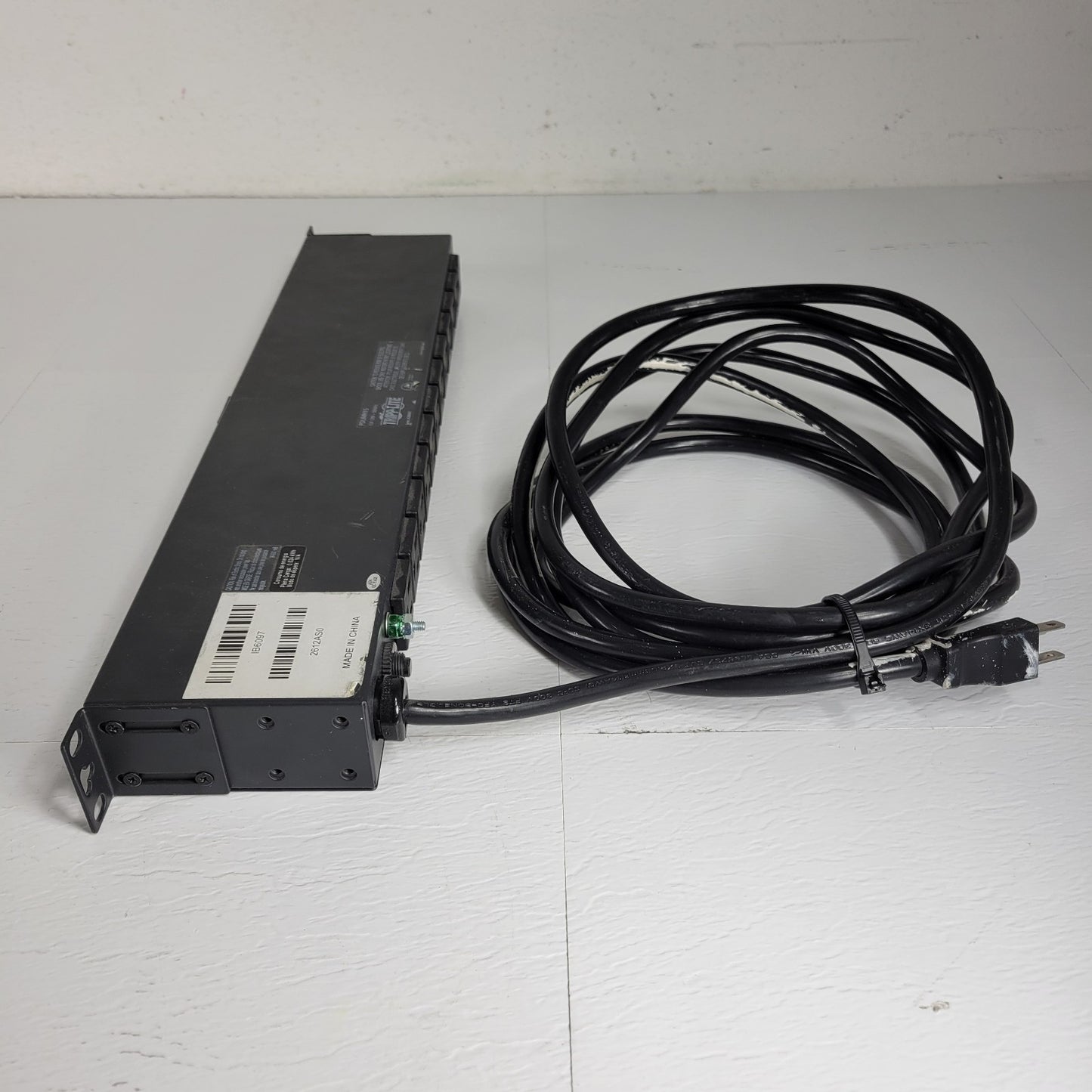 TESTED Tripp-Lite PDUMH15 Rack Mount PDU Current Meter 13 Outlets 12A 120V