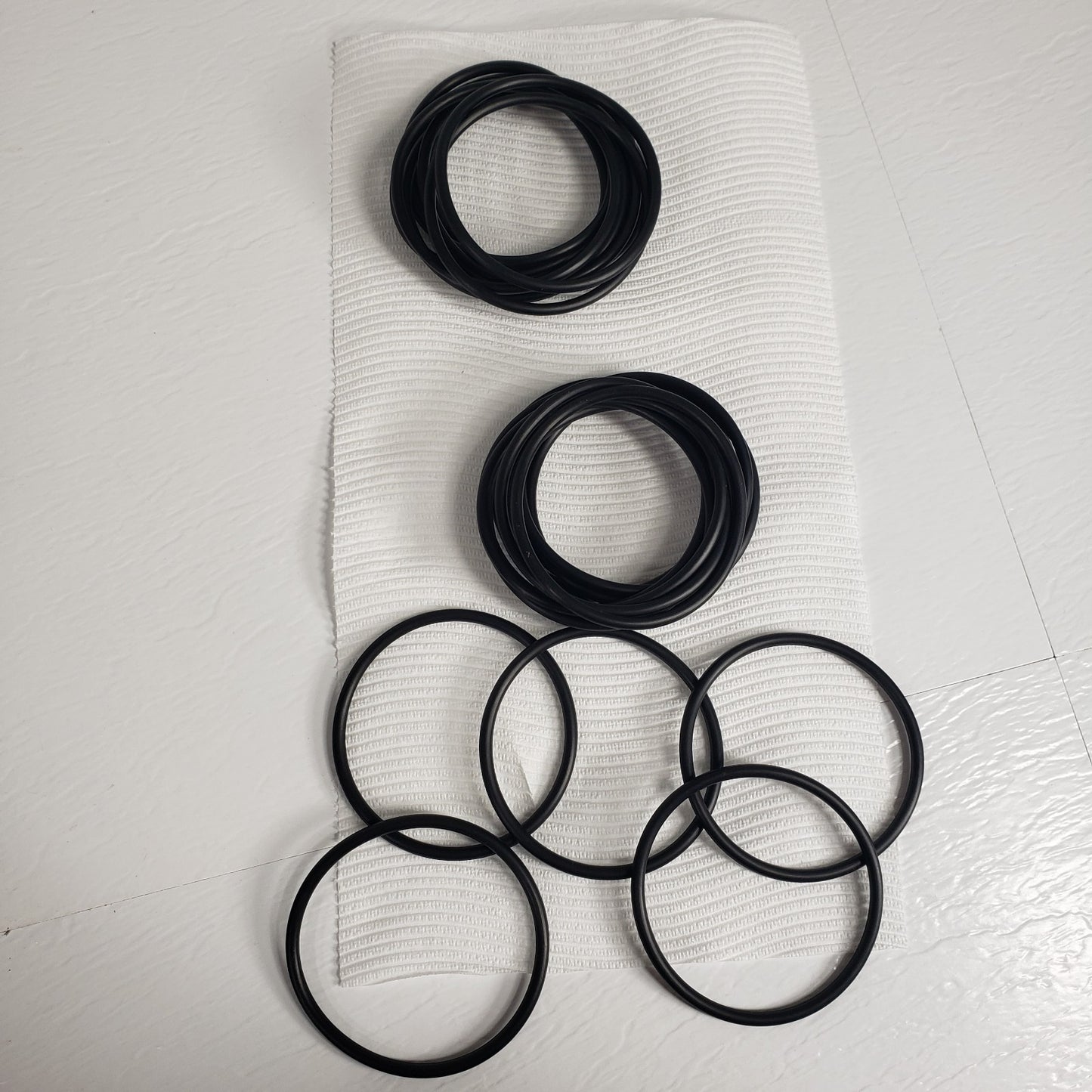 RT Dygert 1KLF5 157N70 Buna-N O-Rings AS568-157 4-1/2" ID Lot of 75