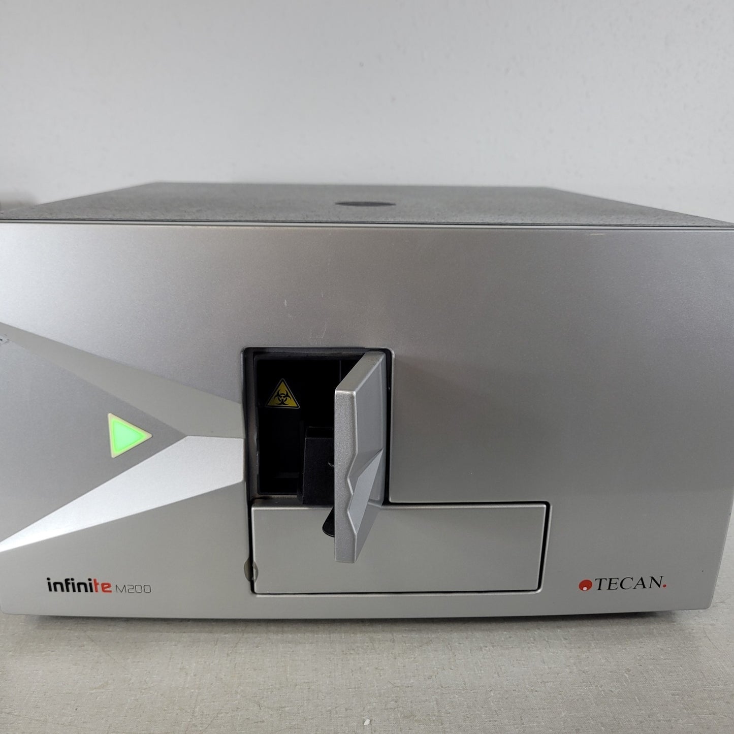 TESTED Tecan Infinite M200 Mono Absorb Plate Reader 30016056 w/ Laptop i-control
