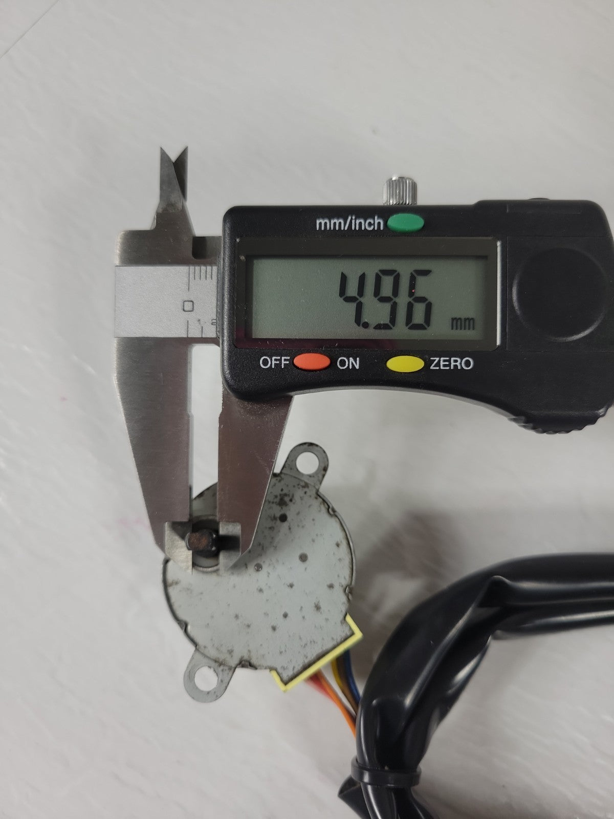 Mitsubishi Materials MP35ED 3124 R 24VDC 650 ohm Stepping Motor 3 x 5 mm Drive