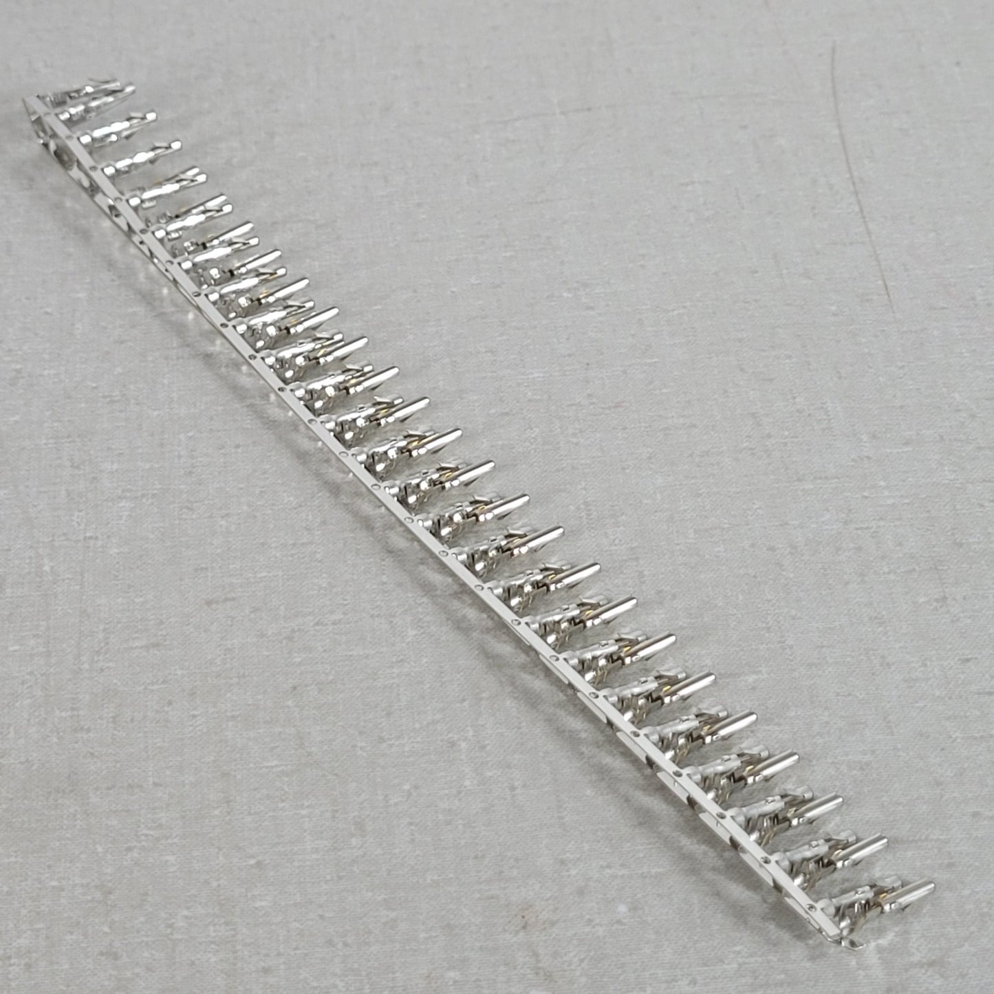 200pc TE Connectivity 61117-1 AMP Crimp Receptacle Contact Terminal Strip Lot