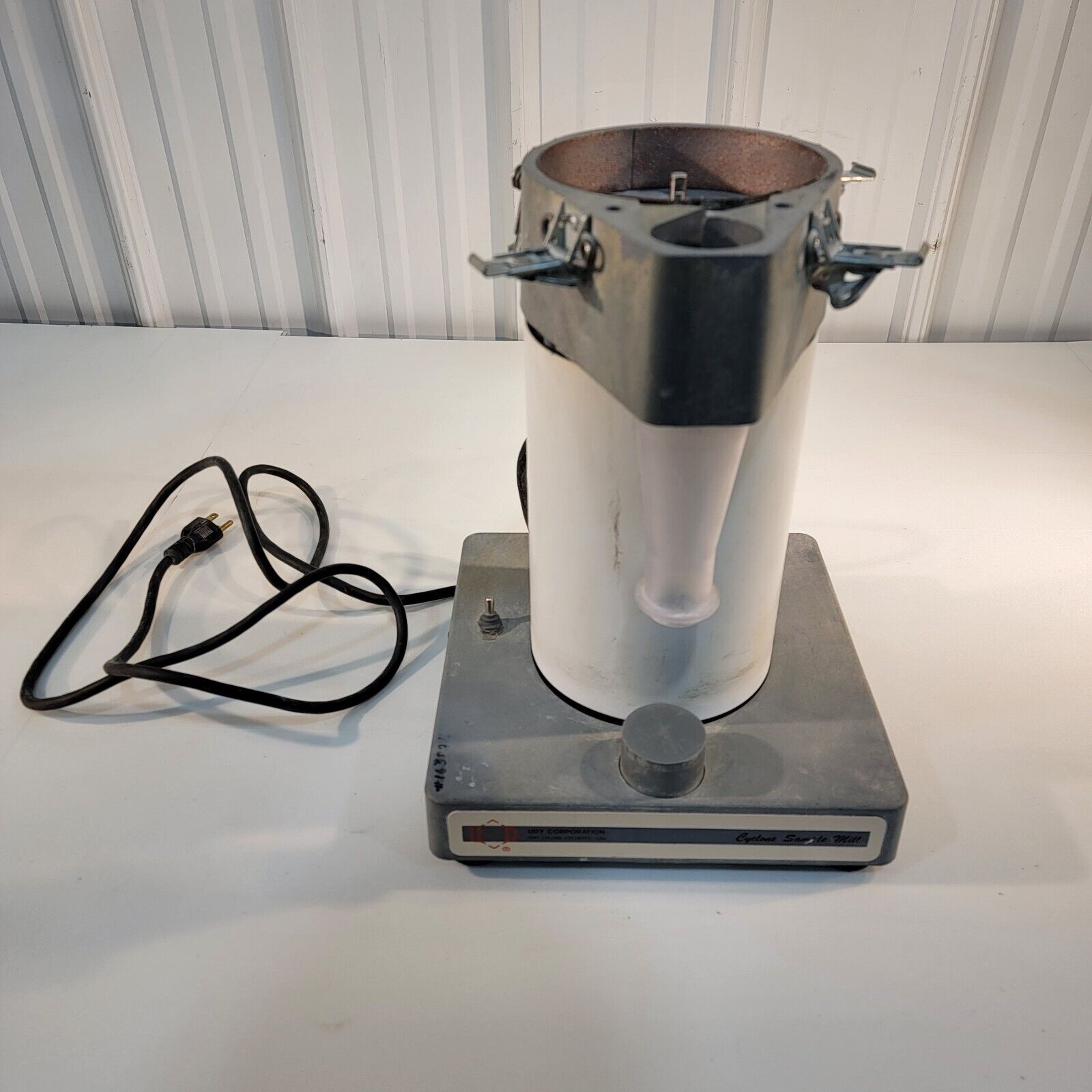 UDY Corporation 3010-030 Cyclone Sample Mill - Tested Spins Up – Lab