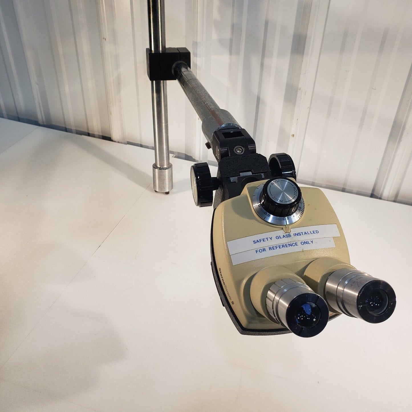Leica StereoZoom 5 Microscope 12-60x With Mounting Posts And 15x Eyepiece Lens