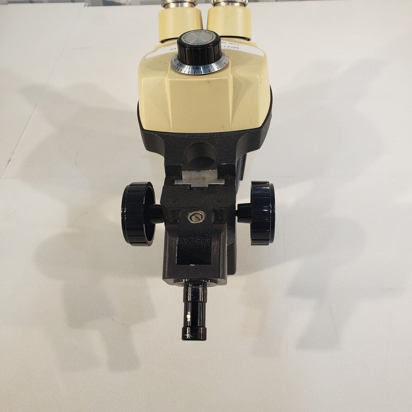Leica StereoZoom 5 Microscope 12-60x With Mounting Posts And 15x Eyepiece Lens