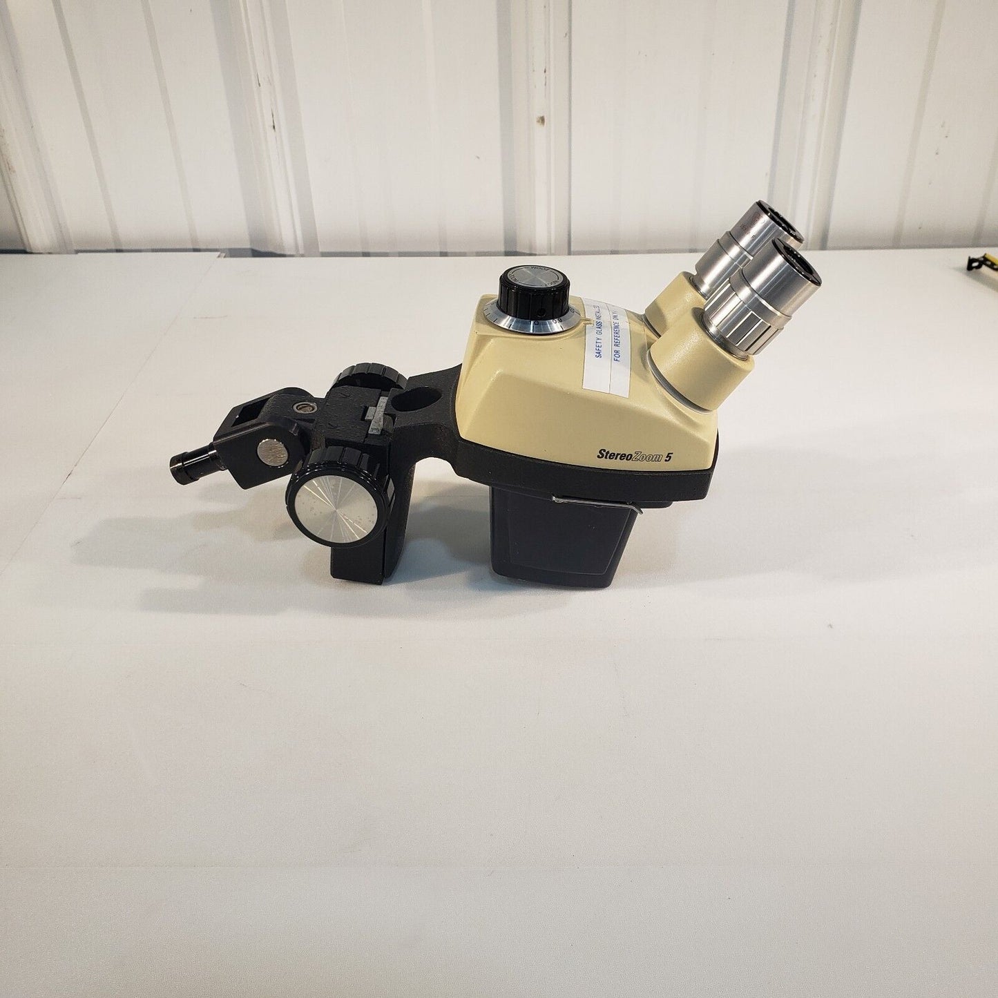 Leica StereoZoom 5 Microscope 12-60x With Mounting Posts And 15x Eyepiece Lens