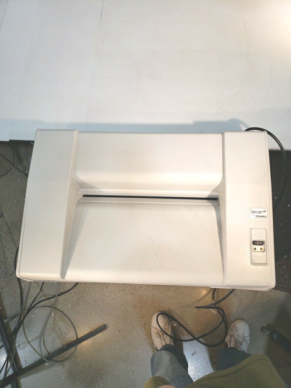 Dahle 20813 Cross-Cut Paper Shredder Security Level 3 16in Opening 15 Sheet Capa