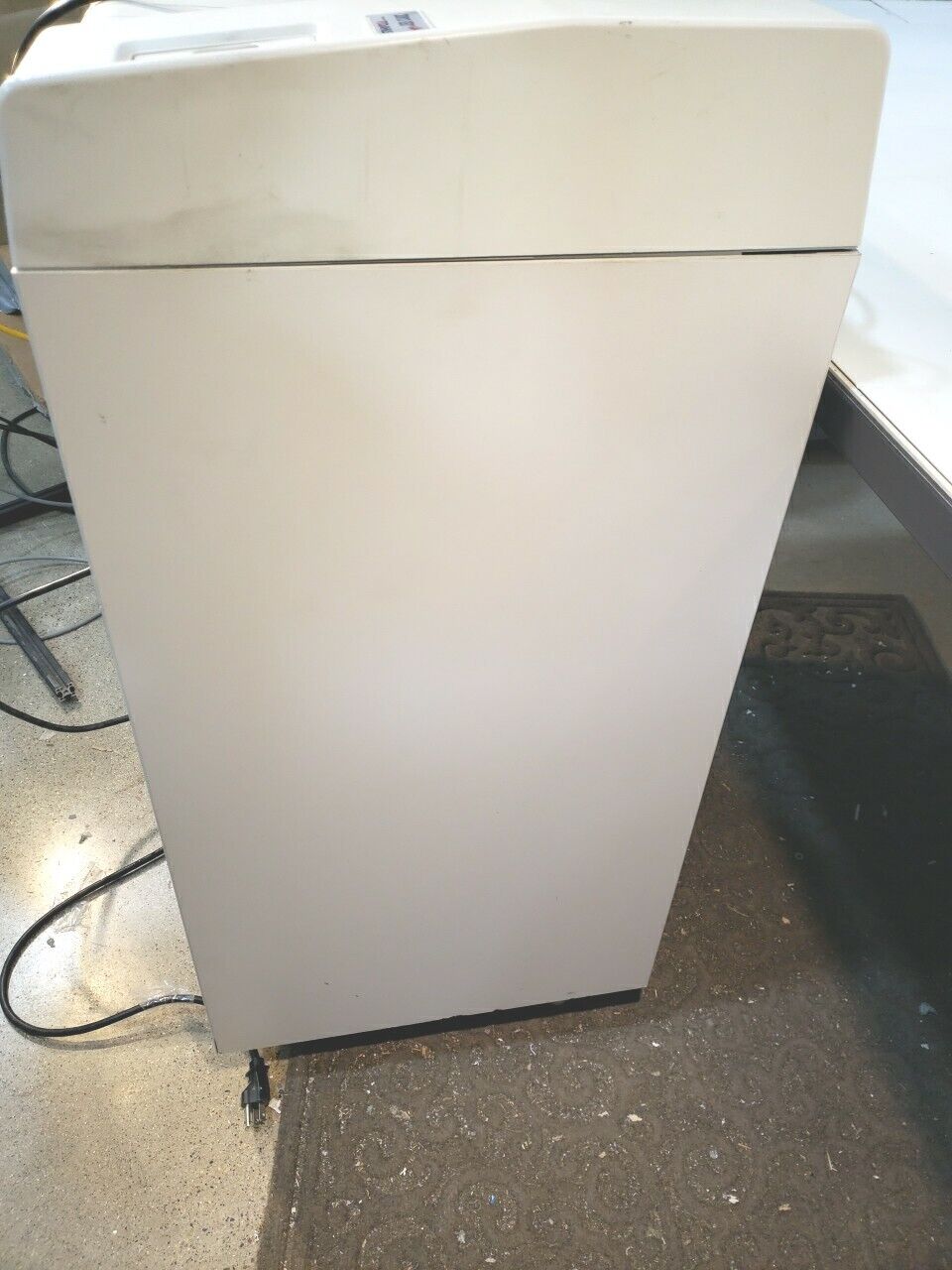 Dahle 20813 Cross-Cut Paper Shredder Security Level 3 16in Opening 15 Sheet Capa