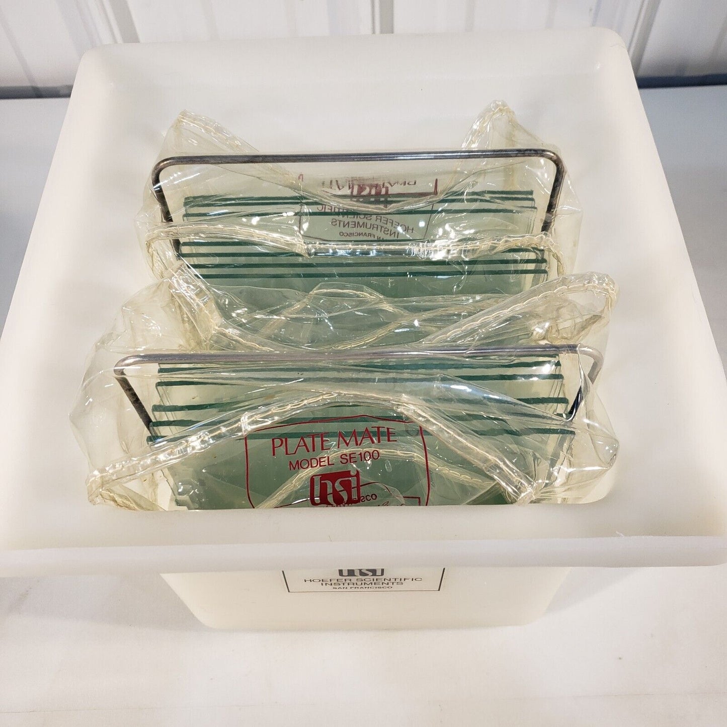 Hoefer Scientific SE100 Plate Mate Glass Plate Washer Container w/ Plates