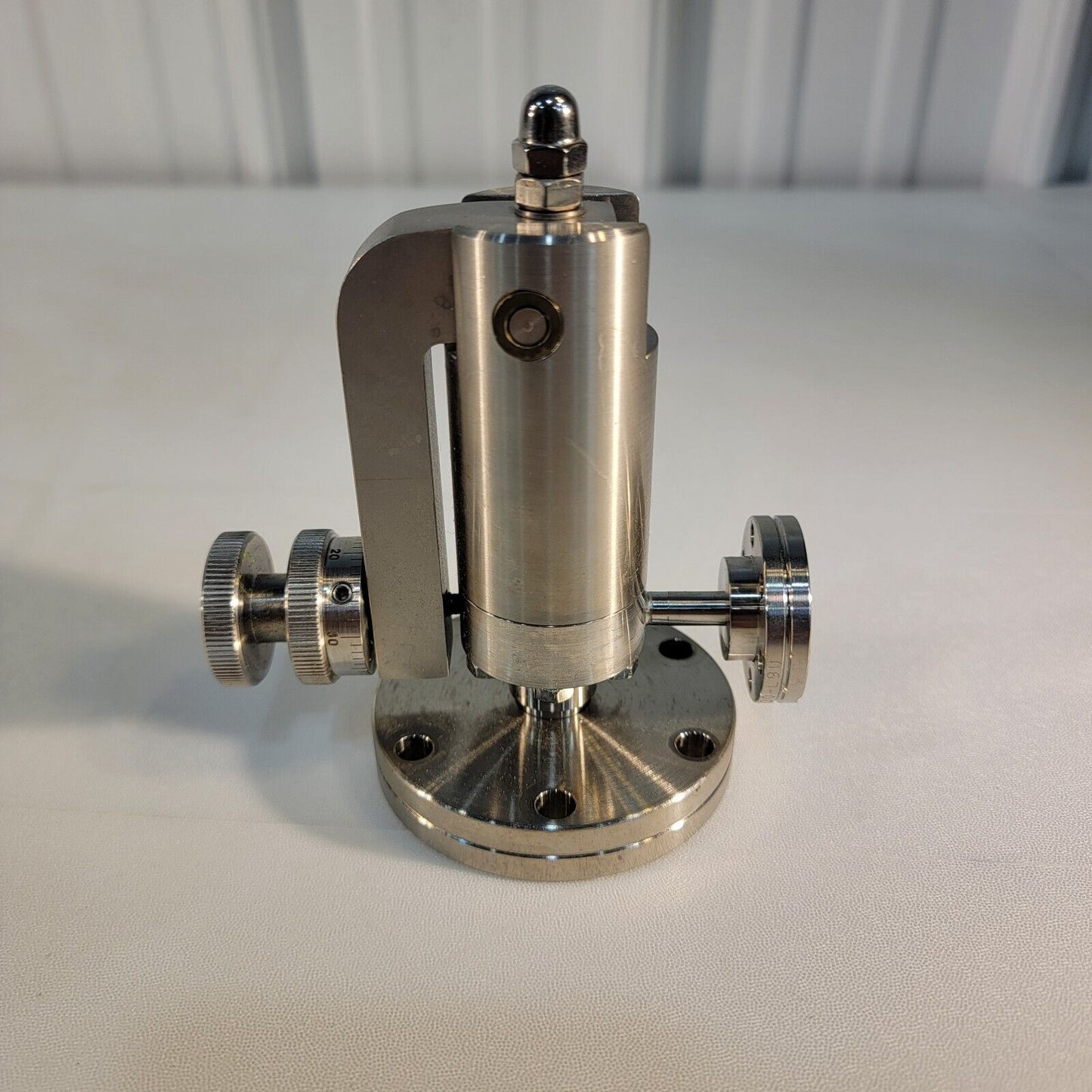 Variable Leak UHV High Vacuum Valve 104536 2.75" 1.33" Conflat Flange 422834