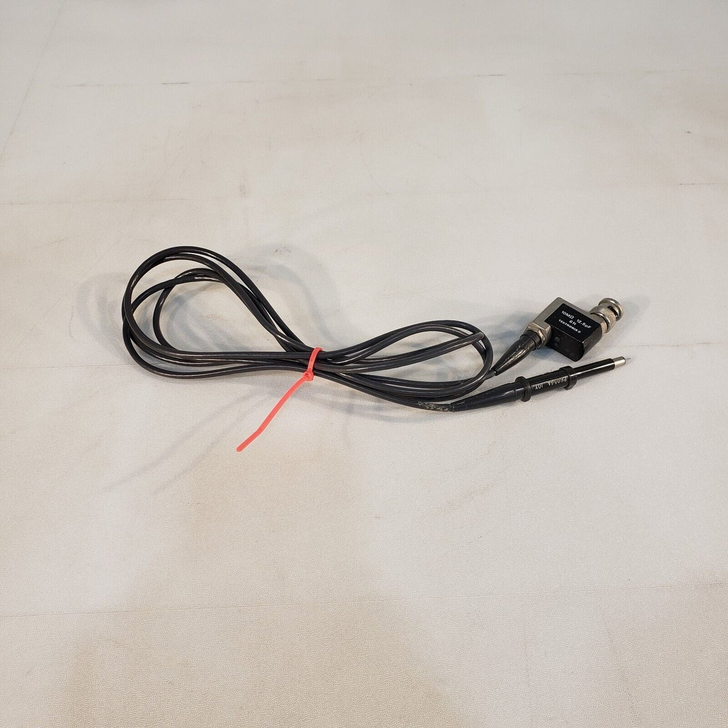 Tektronix P6054A Oscilloscope Probe 10 Mega-ohms 12.5pF 6ft 10x