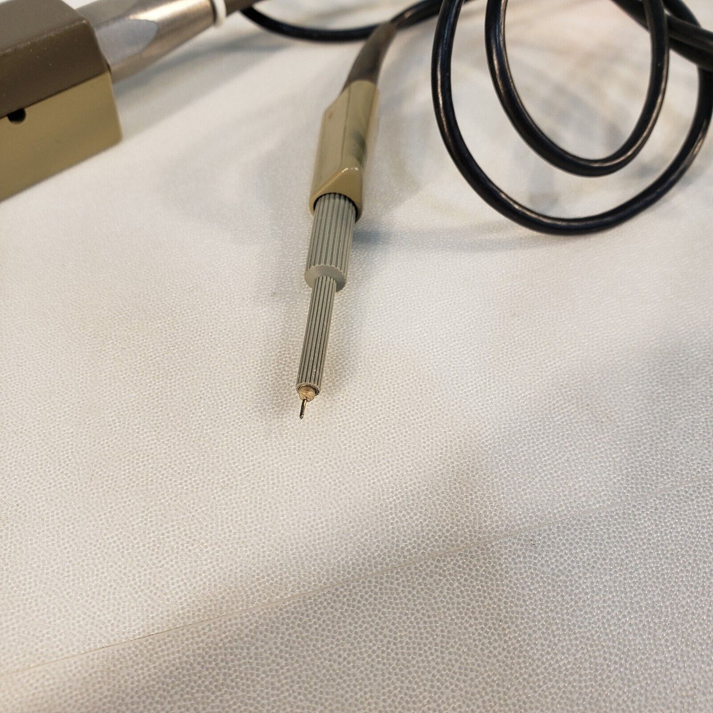 Tektronix P6136 Oscilloscope Probe 10 Mega-ohms 10.8pF 1.3m 10X