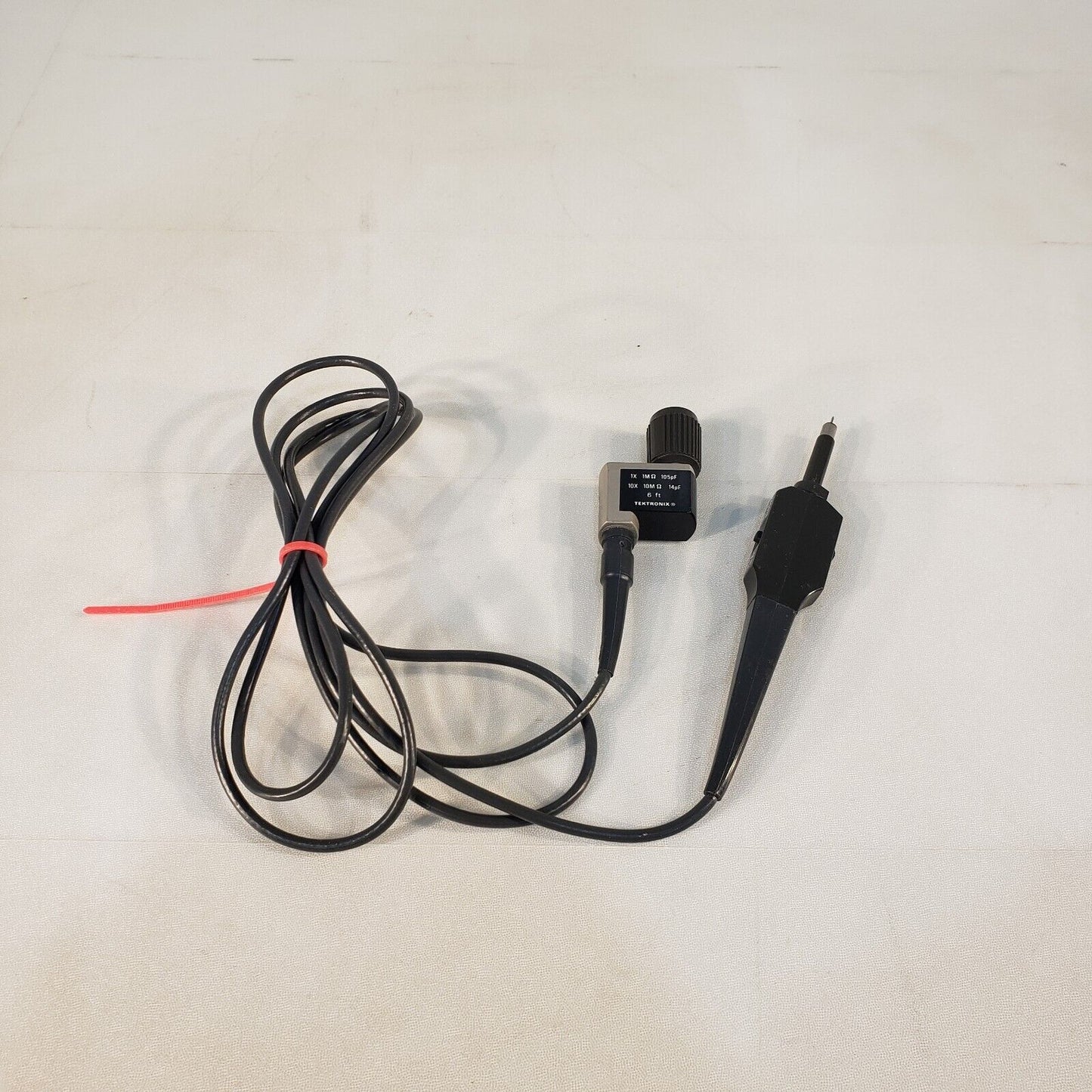 Tektronix P6062B Oscilloscope Probe 1x-10x 1 Megaohm-10 Megaohms 105pF-14pF 6ft