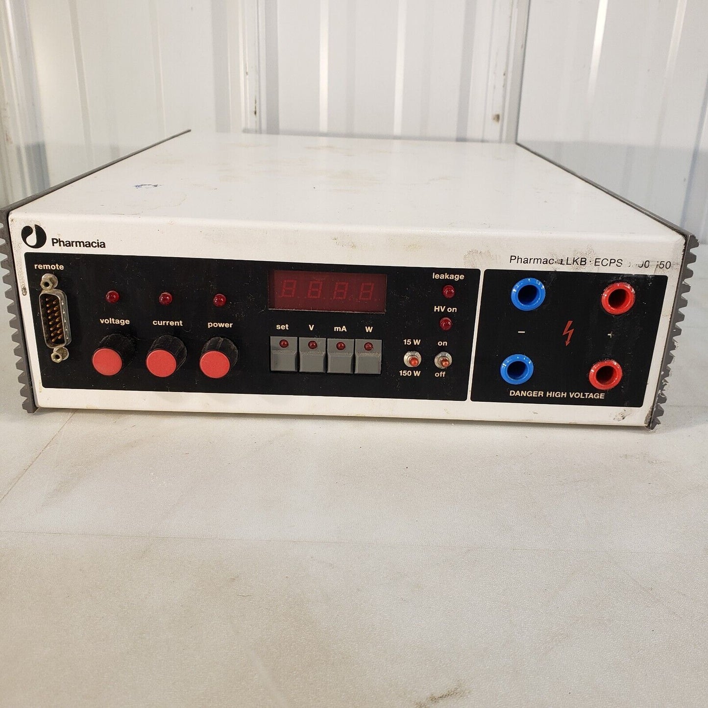 Pharmacia ECPS 3000/150 Electrophoresis Power Supply