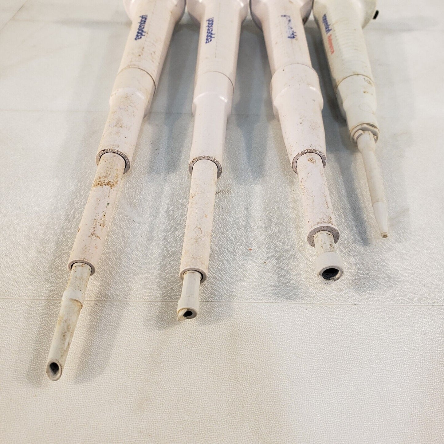 Eppendorf Set 4 Pipettes 0.5-10uL 50-250uL 200-1000uL 500-2500uL 2.5 mL Pipettor