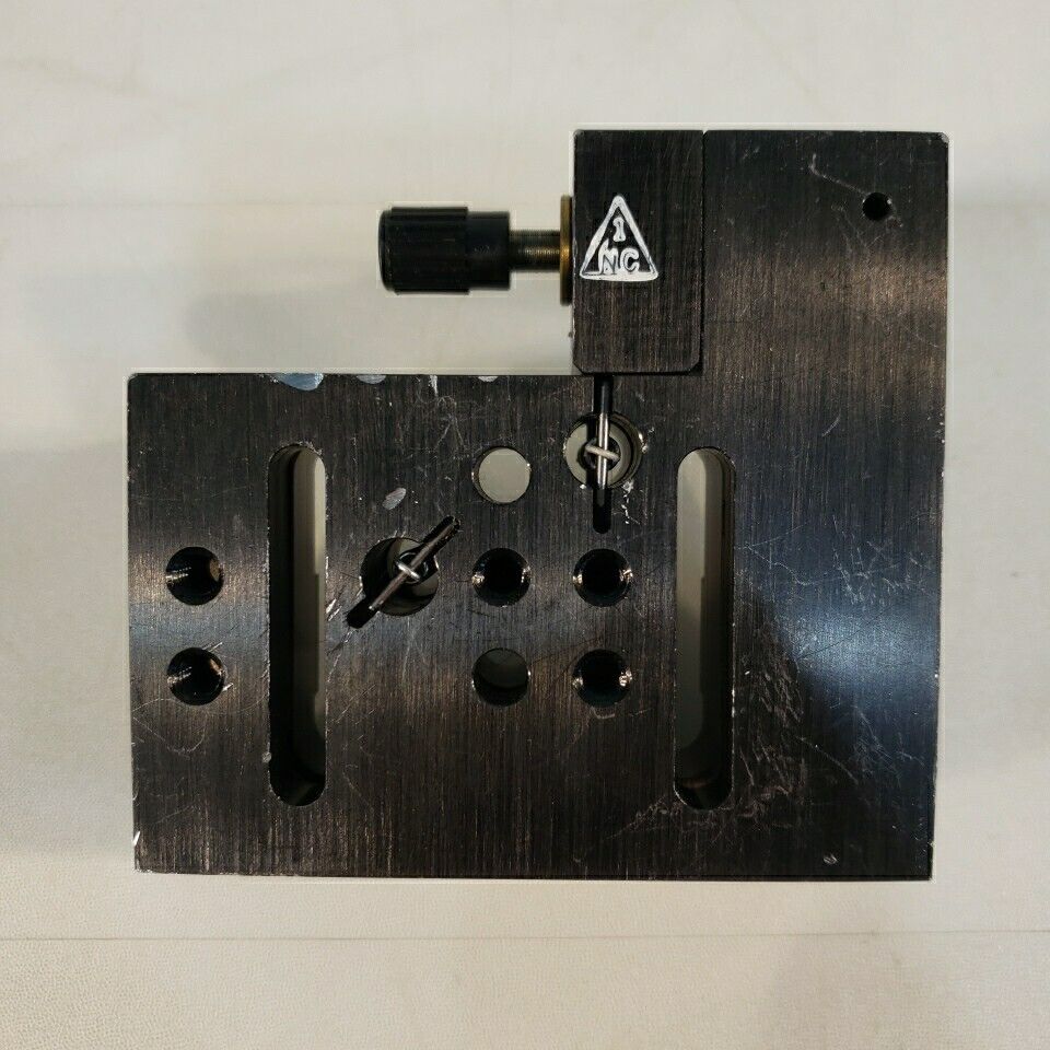 Newport NRC F-916 Linear Motion Positioner Optical Stand