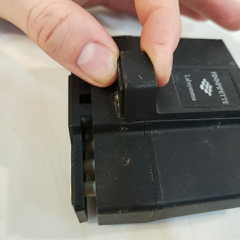 Labsystems Finnpipette Multichannel Pipettes 50-300uL 8 Channel - Missing Part