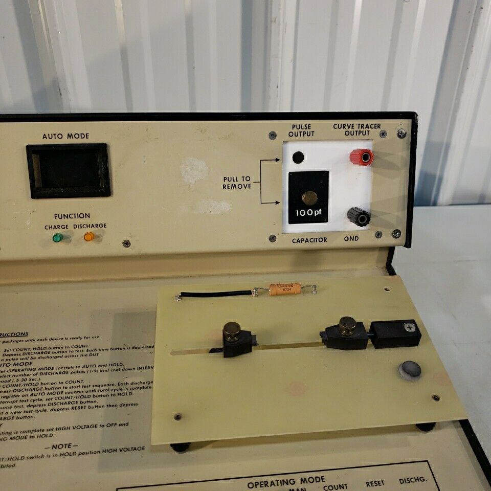 ETS Electro-Tech Systems 910 Electrostatic Discharge Simulator Powers on Working