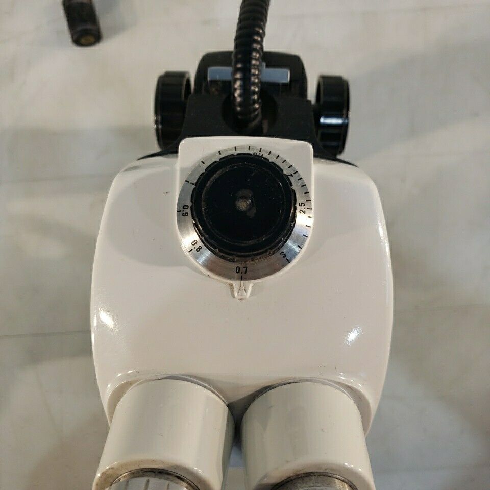 Bausch & Lomb StereoZoom 4 Microscope Zoom Range 0.7x-3x w/ Stand