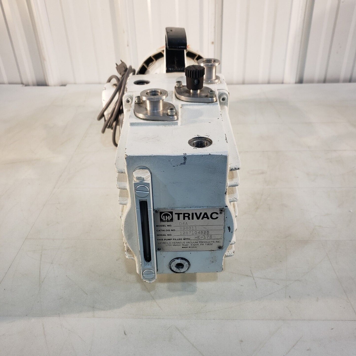 Leybold Heraeus Trivac D4A Vacuum Pulls 17 mTorr of Vacuum, KF16 Flanges 115V