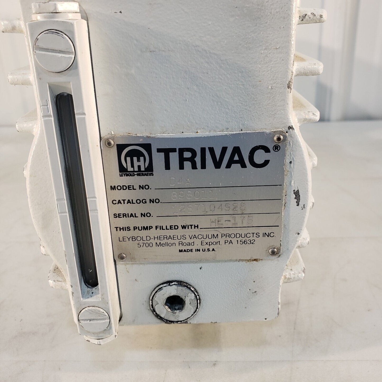 Leybold Heraeus Trivac D4A Vacuum Pulls 17 mTorr of Vacuum, KF16 Flanges 115V