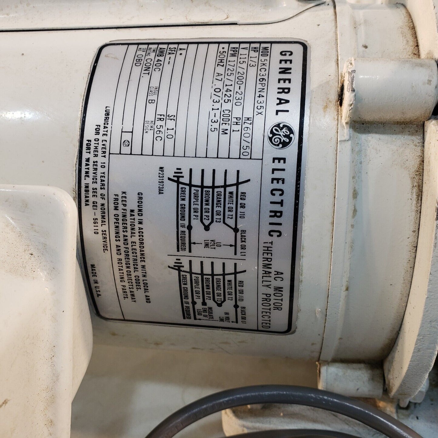 Leybold Heraeus Trivac D4A Vacuum Pulls 17 mTorr of Vacuum, KF16 Flanges 115V