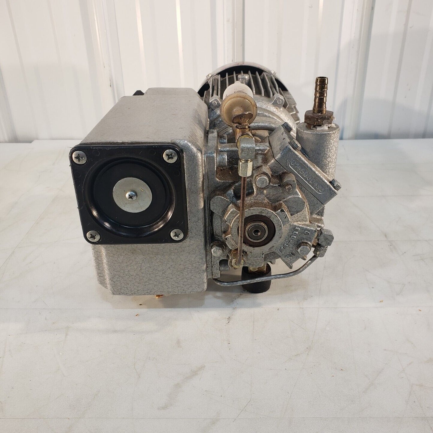 Busch RB 0021 B Single Stage Rotary Vacuum Pump Pulls Down to 13.5 Torr 240V