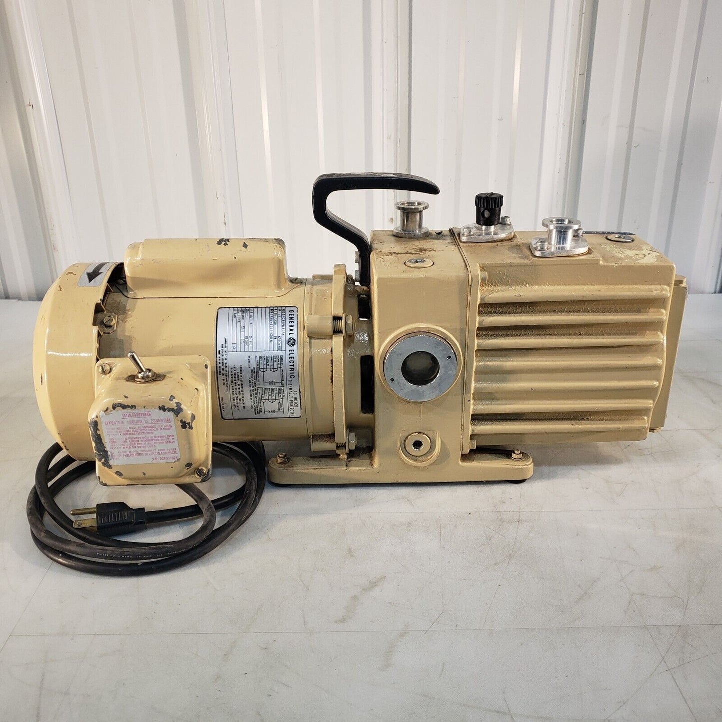 Fisher Maxima D4A Vacuum Pump Pulls Down to 18 mTorr 115V, KF16 Inlet/Exhaust