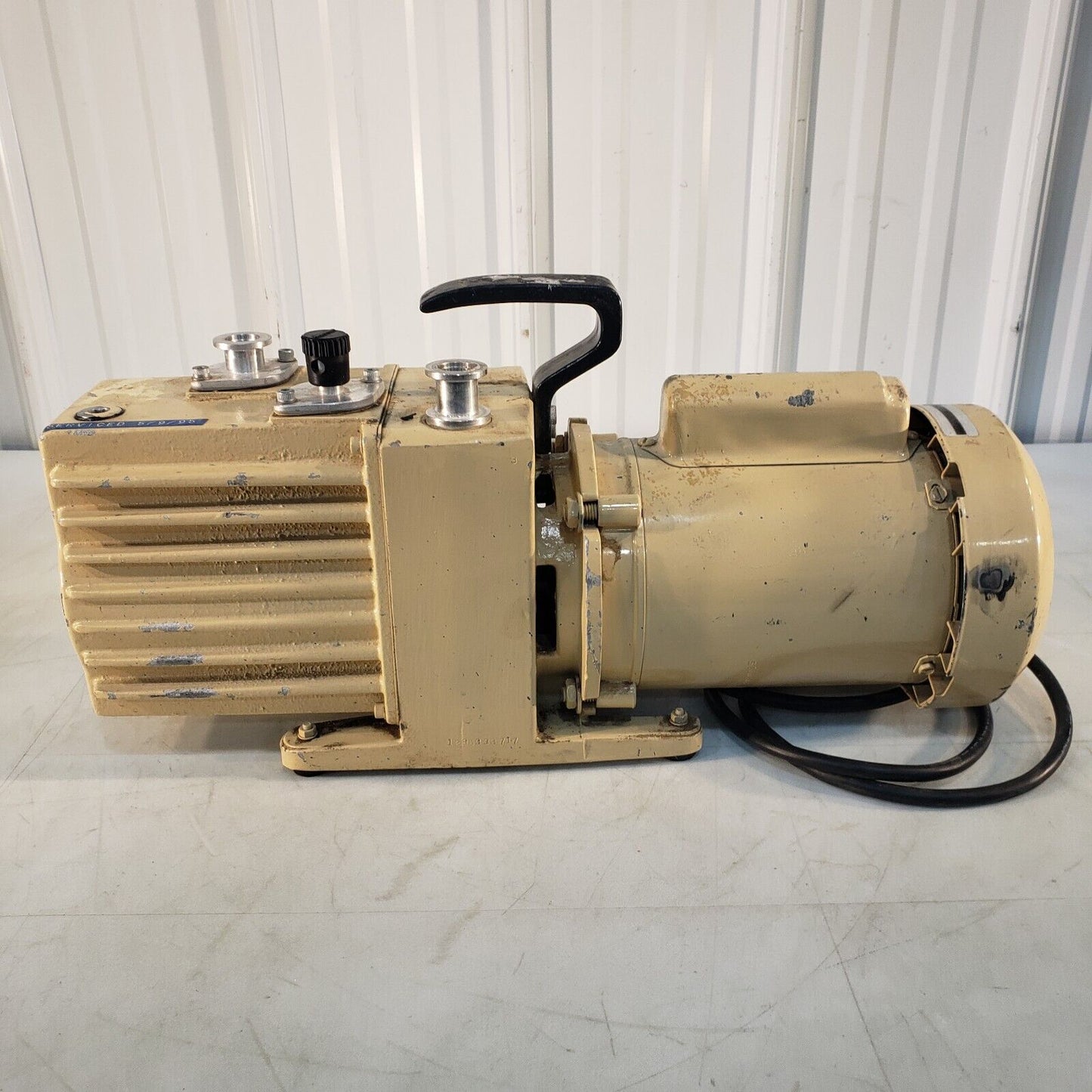 Fisher Maxima D4A Vacuum Pump Pulls Down to 18 mTorr 115V, KF16 Inlet/Exhaust