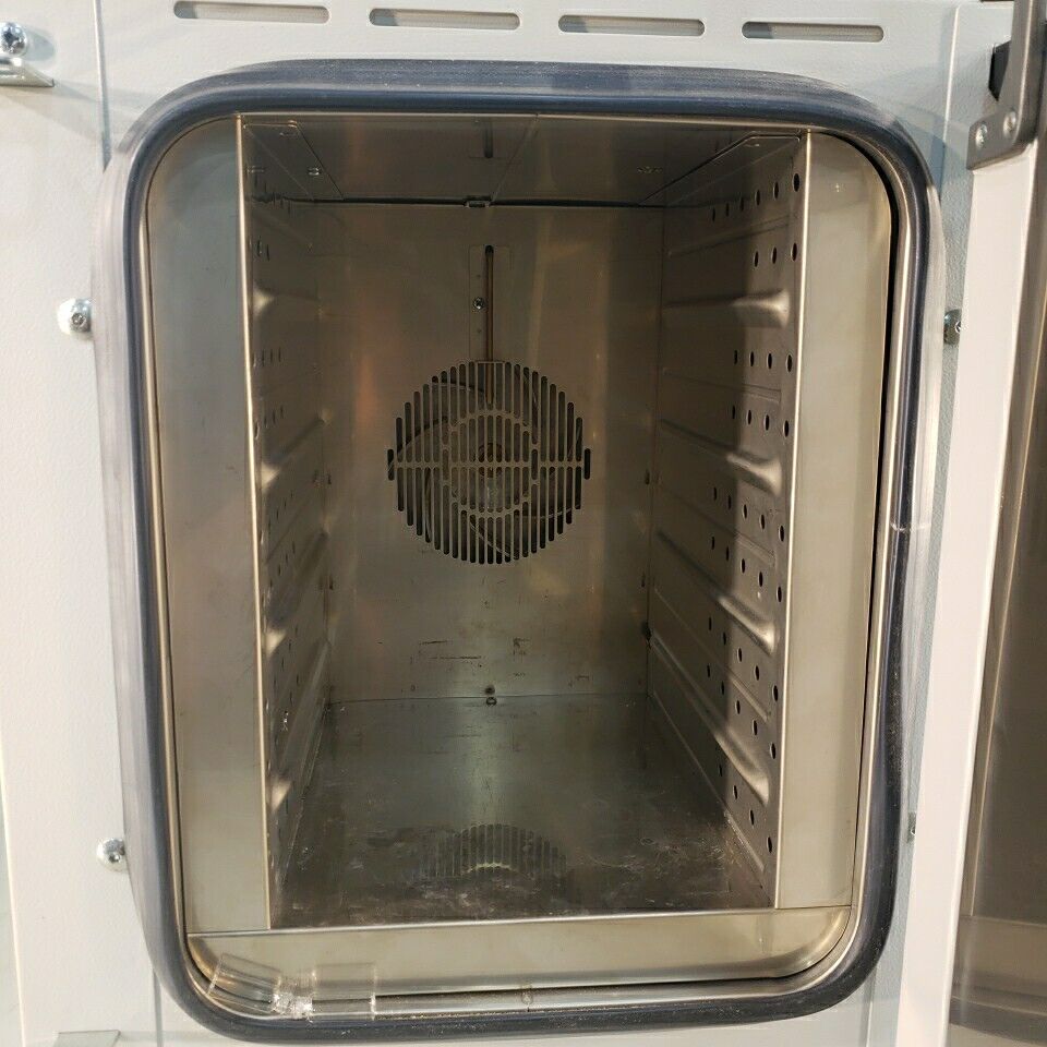 Binder 9010-0196 FD 23 Laboratory Oven - Tested Works, Heats Up To 290 deg C.