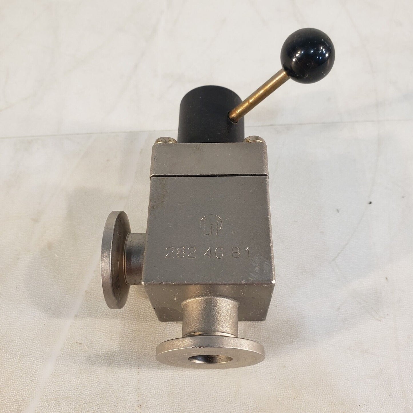 Leybold KF16 NW16 KF NW Manual Angle Valve High Vacuum LH 282 40 B1