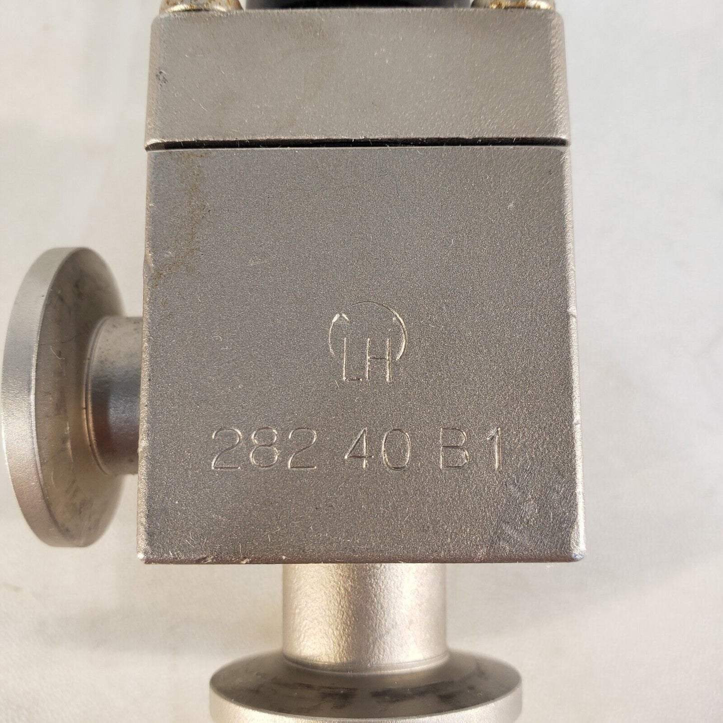 Leybold KF16 NW16 KF NW Manual Angle Valve High Vacuum LH 282 40 B1