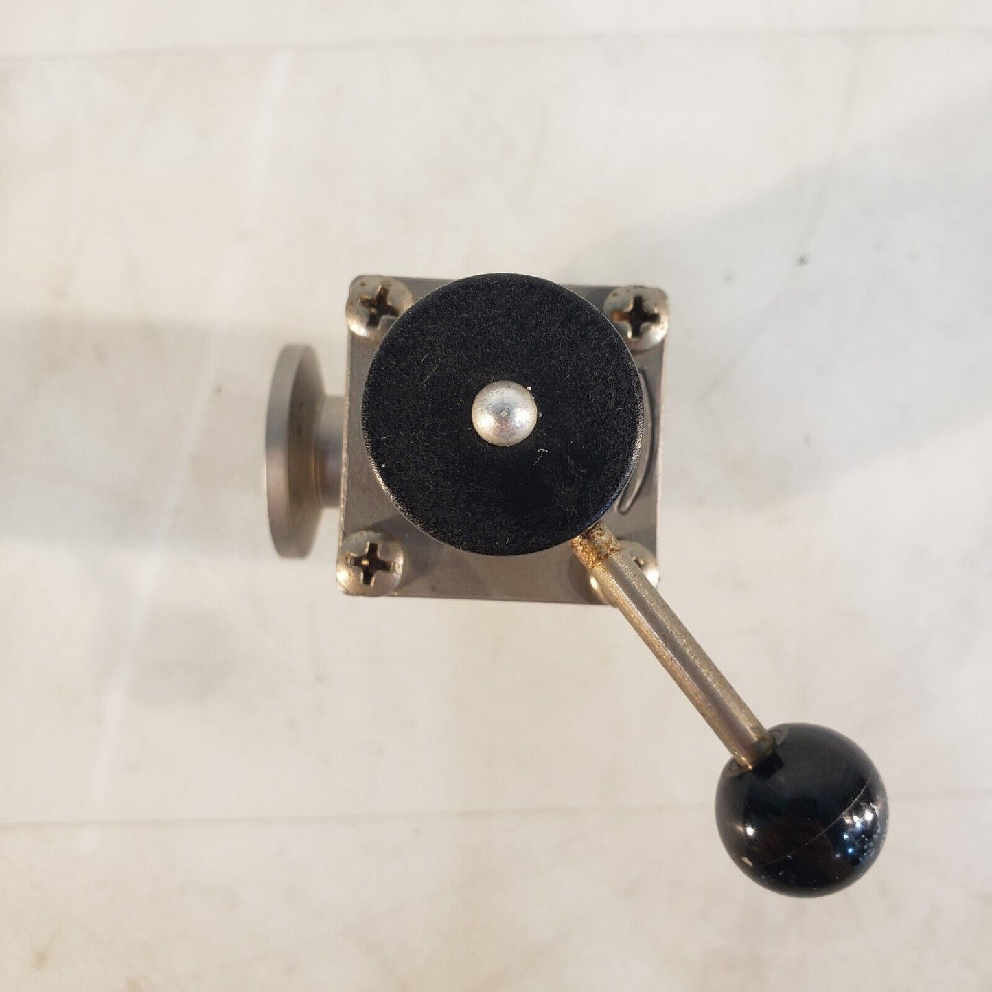 Leybold KF16 NW16 KF NW Manual Angle Valve High Vacuum LH 282 40 B1