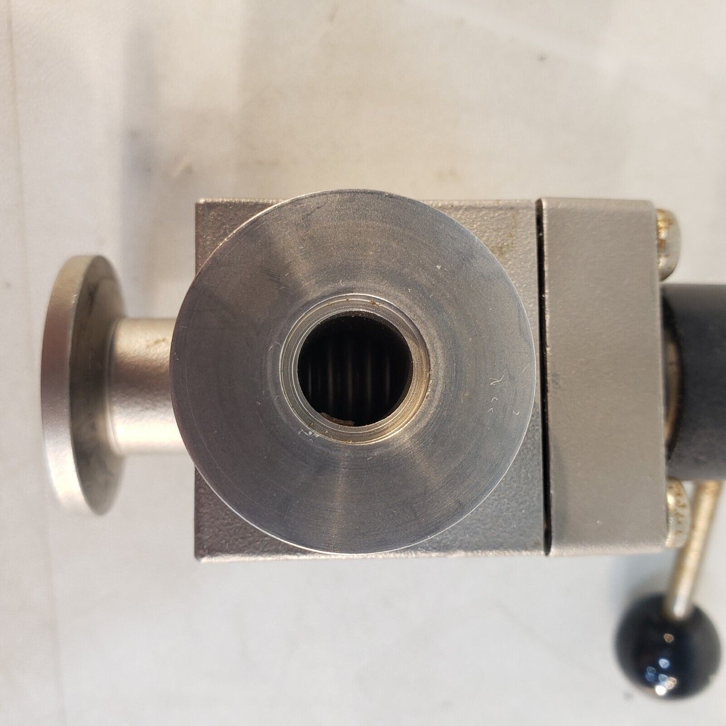 Leybold KF16 NW16 KF NW Manual Angle Valve High Vacuum LH 282 40 B1