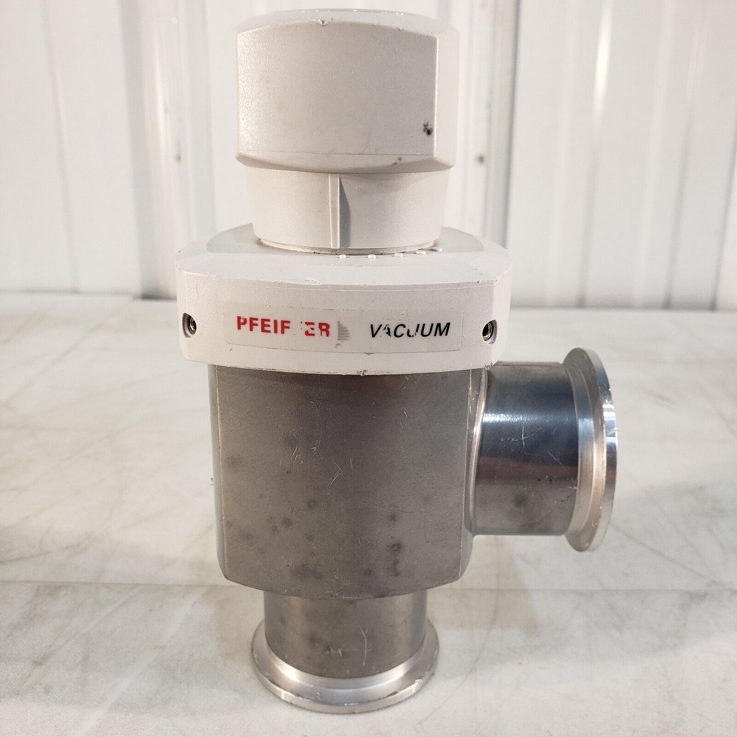Pfeiffer KF40 NW40 Manual Angle Bellows Valve High Vacuum EVB 040 SA PFA51002