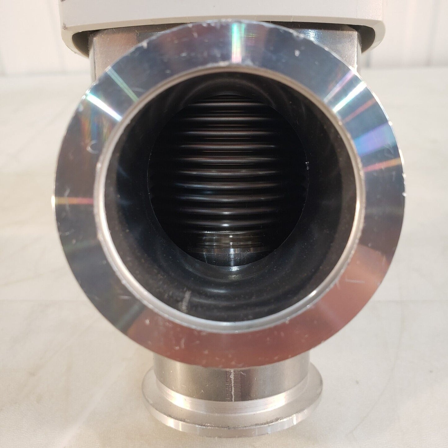 Pfeiffer KF40 NW40 Manual Angle Bellows Valve High Vacuum EVB 040 SA PFA51002