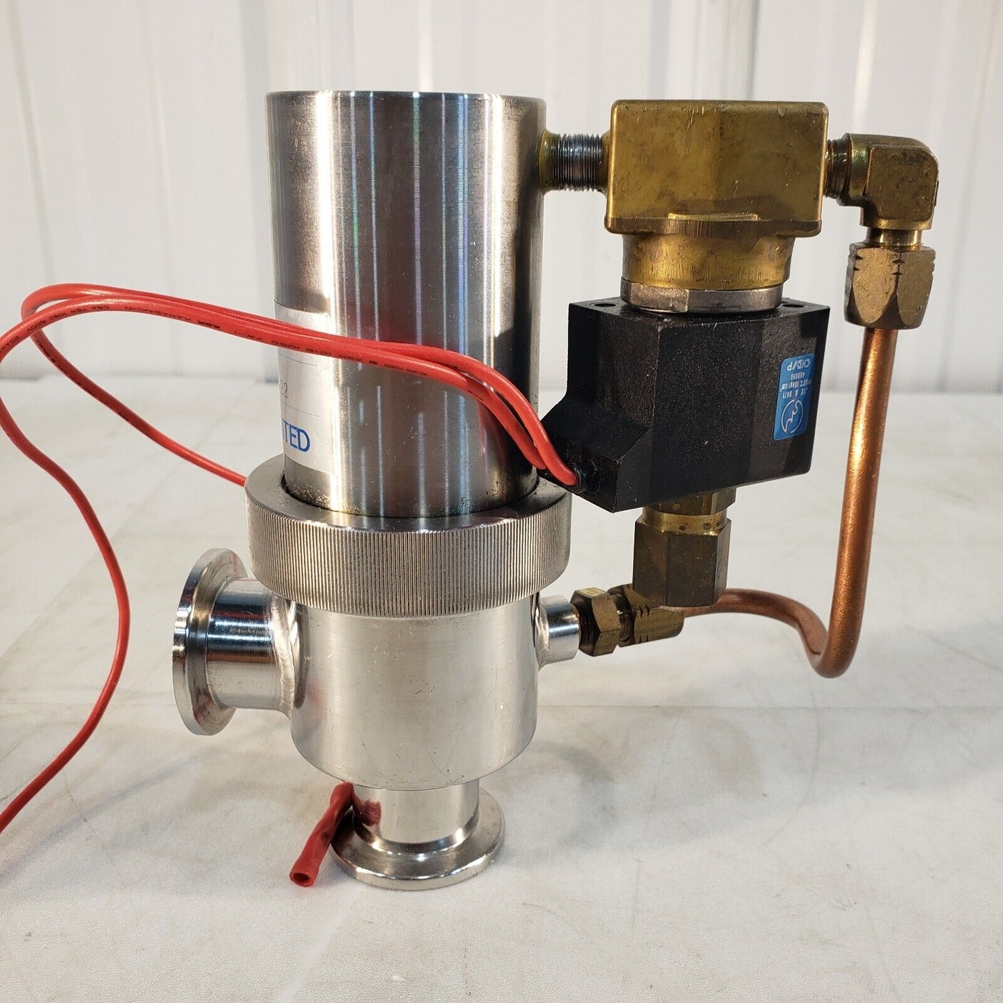 Diavac LCLV-25 KF25 NW25 Pneumatic Angle Valve High Vacuum Stainless w/ Solenoid