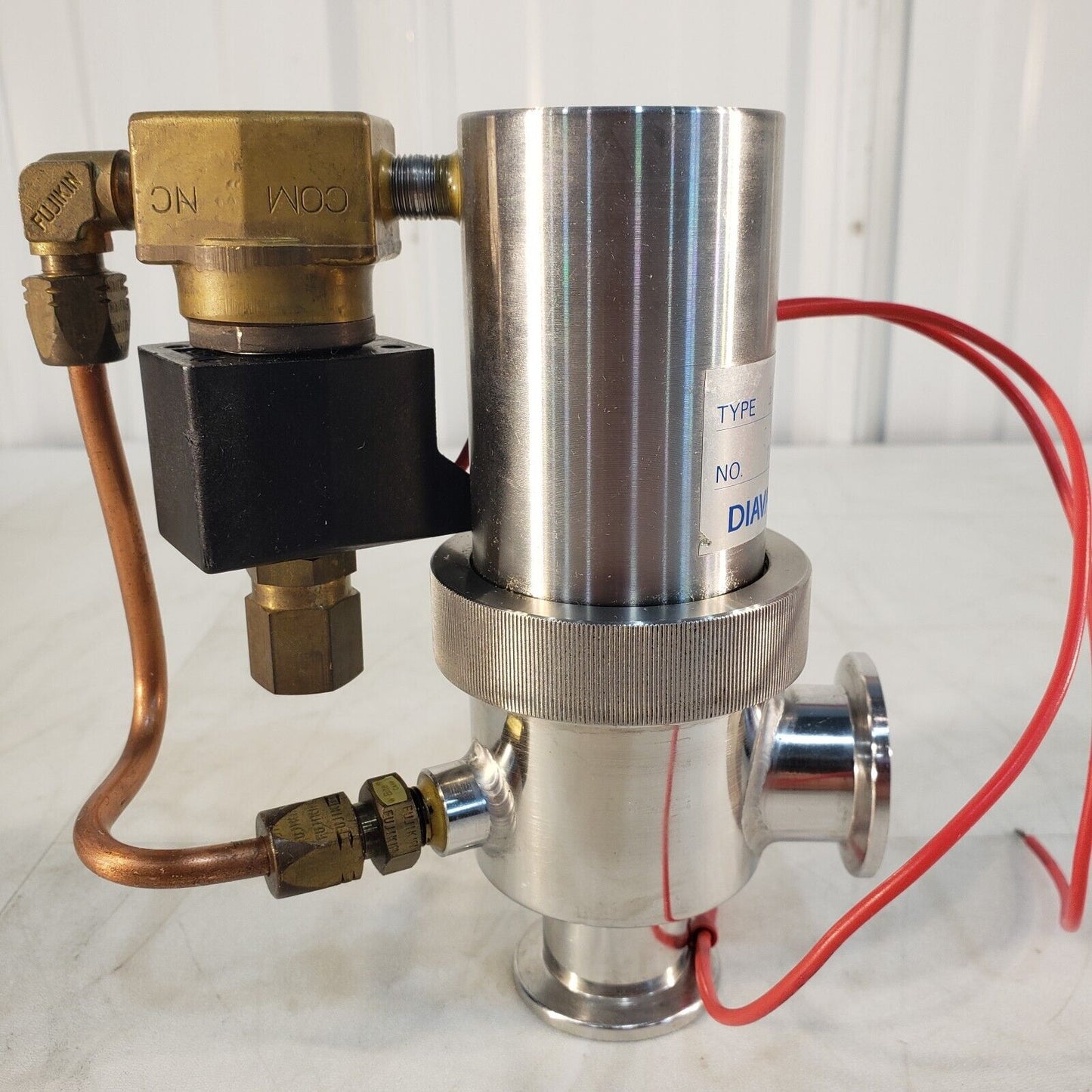 Diavac LCLV-25 KF25 NW25 Pneumatic Angle Valve High Vacuum Stainless w/ Solenoid