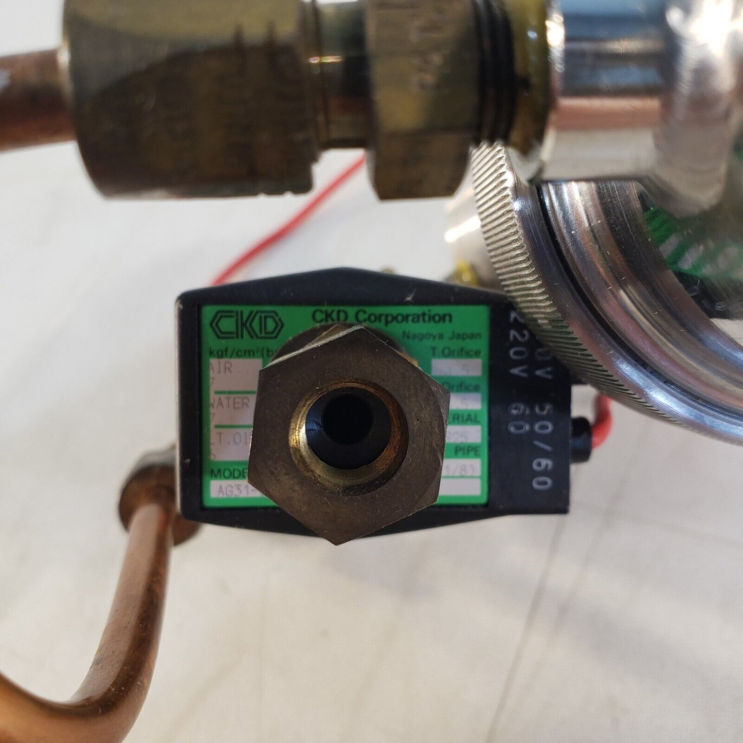 Diavac LCLV-25 KF25 NW25 Pneumatic Angle Valve High Vacuum Stainless w/ Solenoid