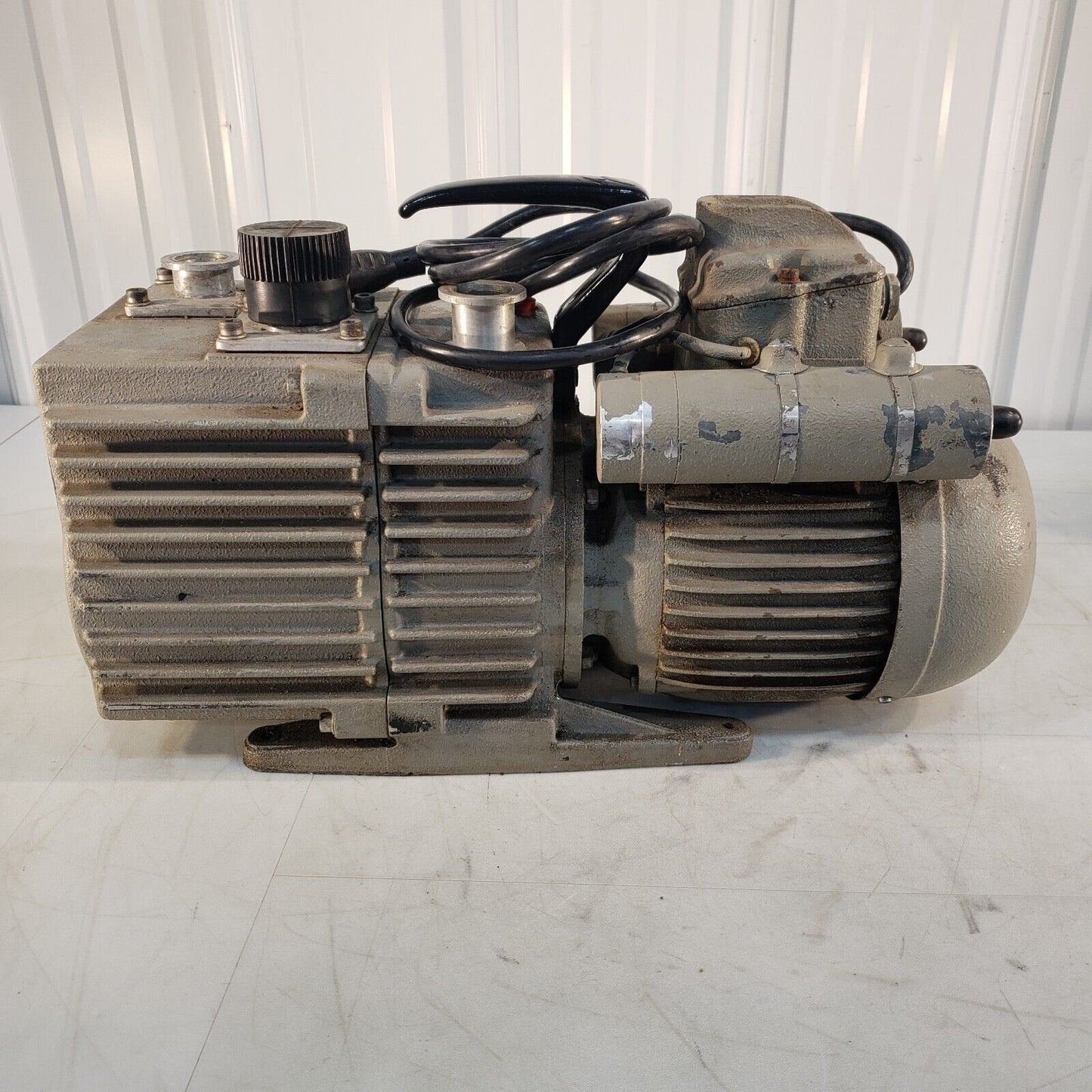 Leybold-Heraeus D8A Vacuum Pumps To 19 mTorr, 115V KF25 Inlet/Exhaust Flanges