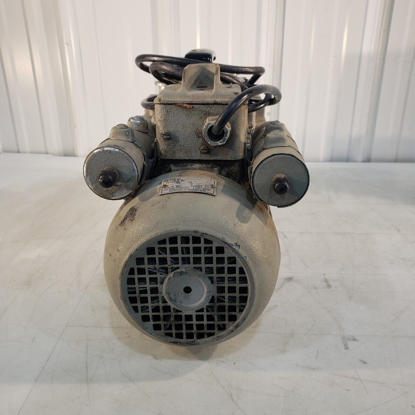Leybold-Heraeus D8A Vacuum Pumps To 19 mTorr, 115V KF25 Inlet/Exhaust Flanges
