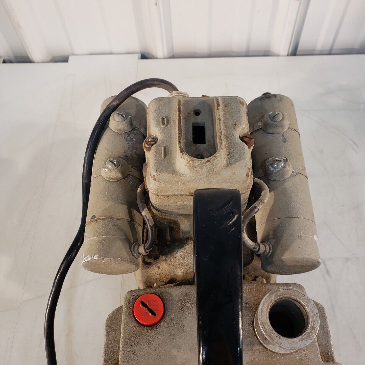 Leybold-Heraeus D8A Vacuum Pumps To 19 mTorr, 115V KF25 Inlet/Exhaust Flanges