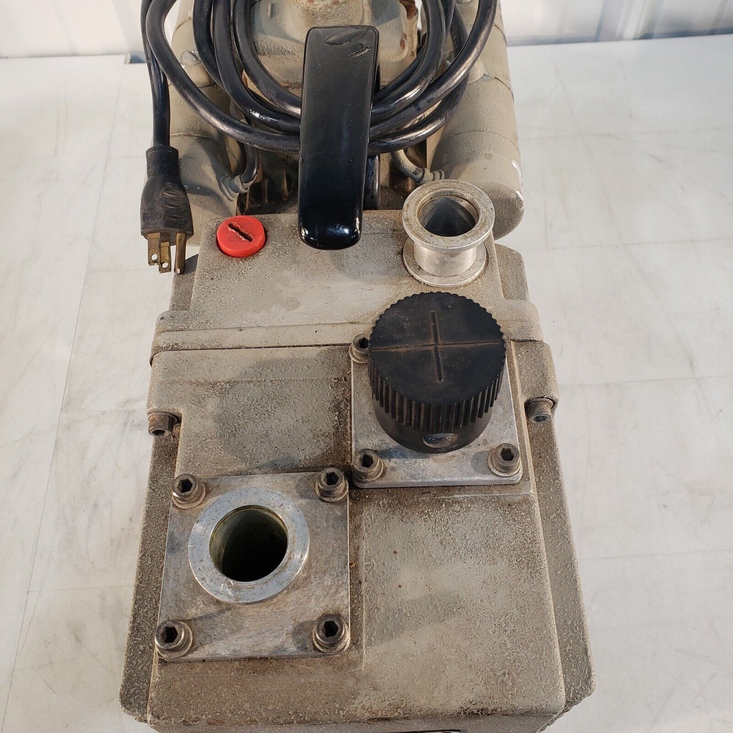 Leybold-Heraeus D8A Vacuum Pumps To 19 mTorr, 115V KF25 Inlet/Exhaust Flanges